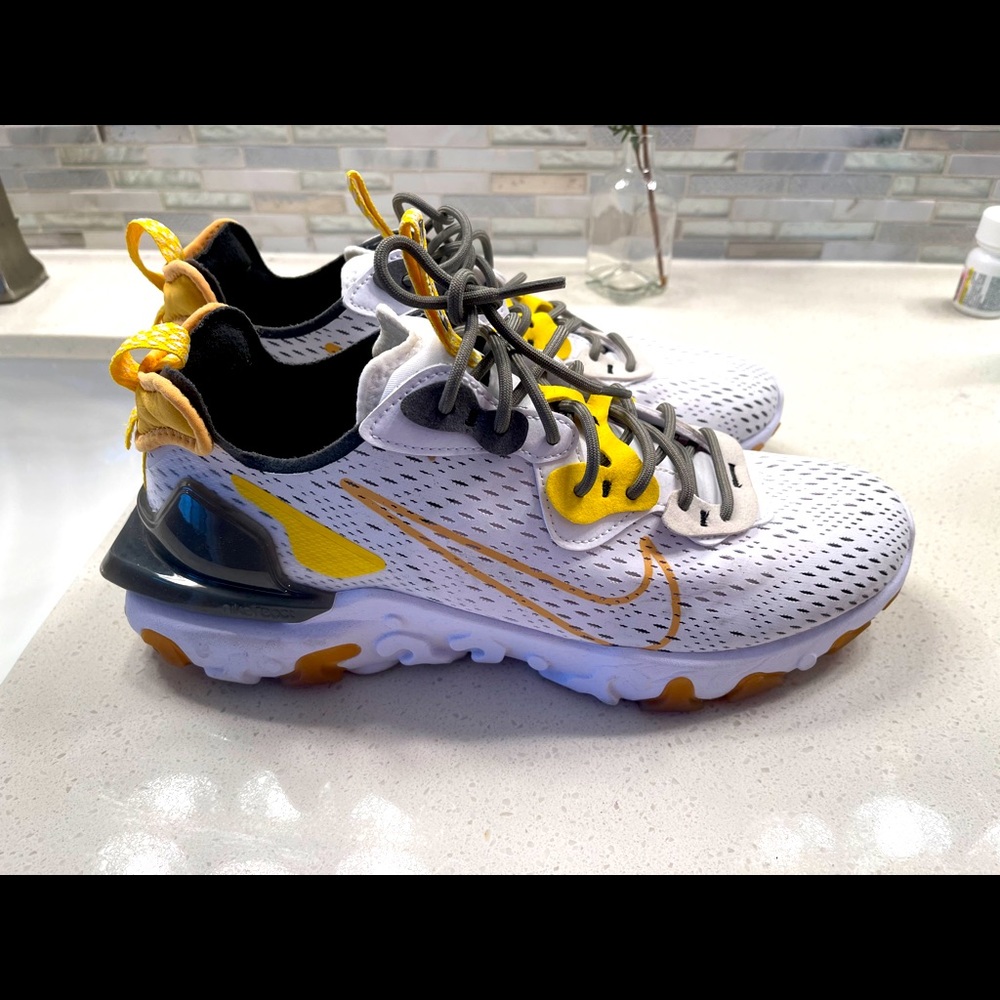 Nike React dimsix